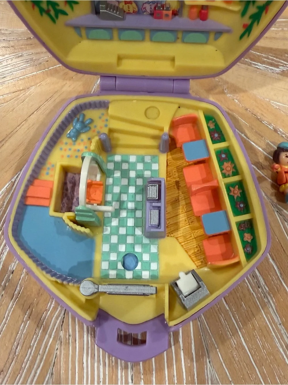 1992 Polly at the Burger Stand Polly Pocket Bluebird w dolls